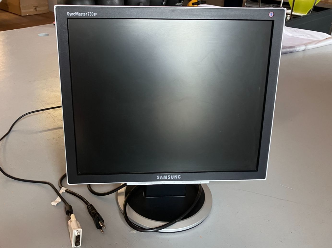 Samsung Monitor: Samsung Monitor 17" - SyncMaster 730BF – Usato da Dietlikon venduto da Tschillig