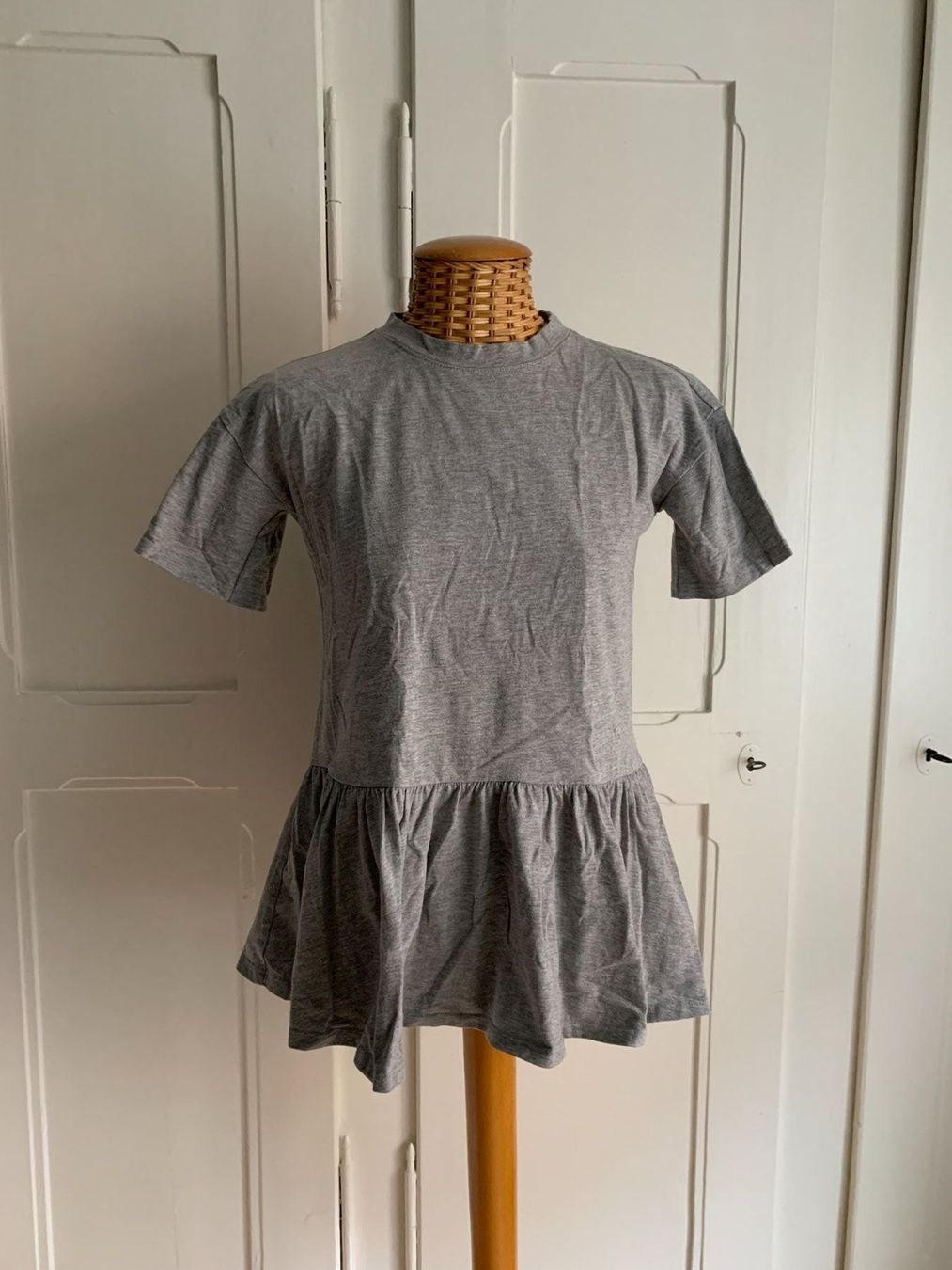 Asos T-shirt: ASOS - Schösschen-Oberteil hellgrau 34 – Usato da Zürich venduto da Diazaio