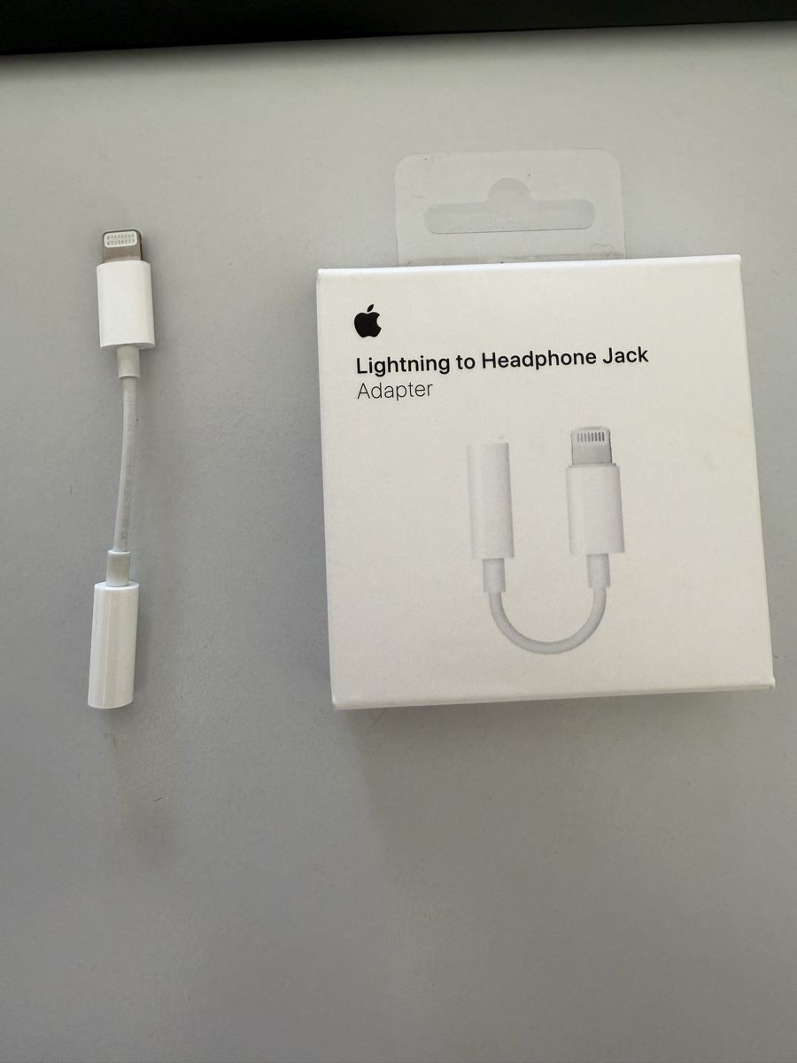 Apple Laufwerke & Adapter: Apple Lightning to Headphone Jack Adapter Neu – Neu und originalverpackt aus Adliswil von Musmusculus