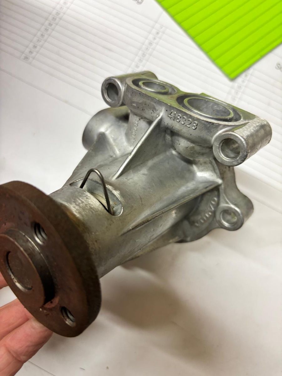 Tutti pezzi di ricambio auto: VOLVO Wasserpumpe NOS – Usato da Mörschwil venduto da tweety9402