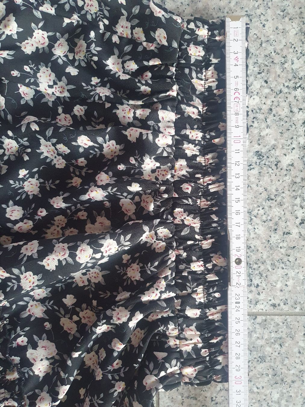 Röcke: Sommer Set: Top + Mini Rock, Blumenmuster, Gr. 34 – Gebraucht aus Moosseedorf von Sonnenschein.. 5