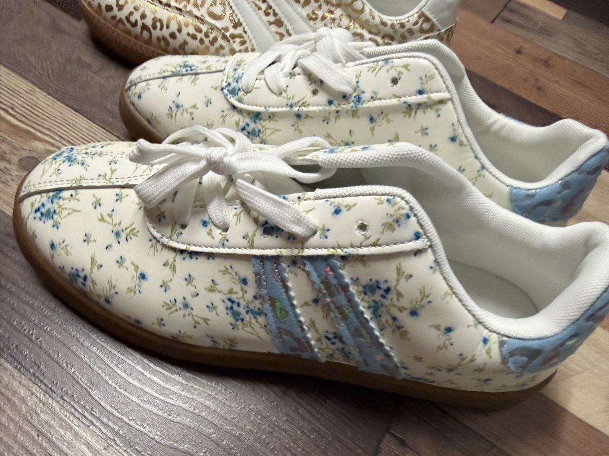 Scarpe da donna: Sneaker Damenschuhe gemustert Grösse 40 neu – Nuovo (secondo la descrizione) da Utzenstorf venduto da ybwarrior 1