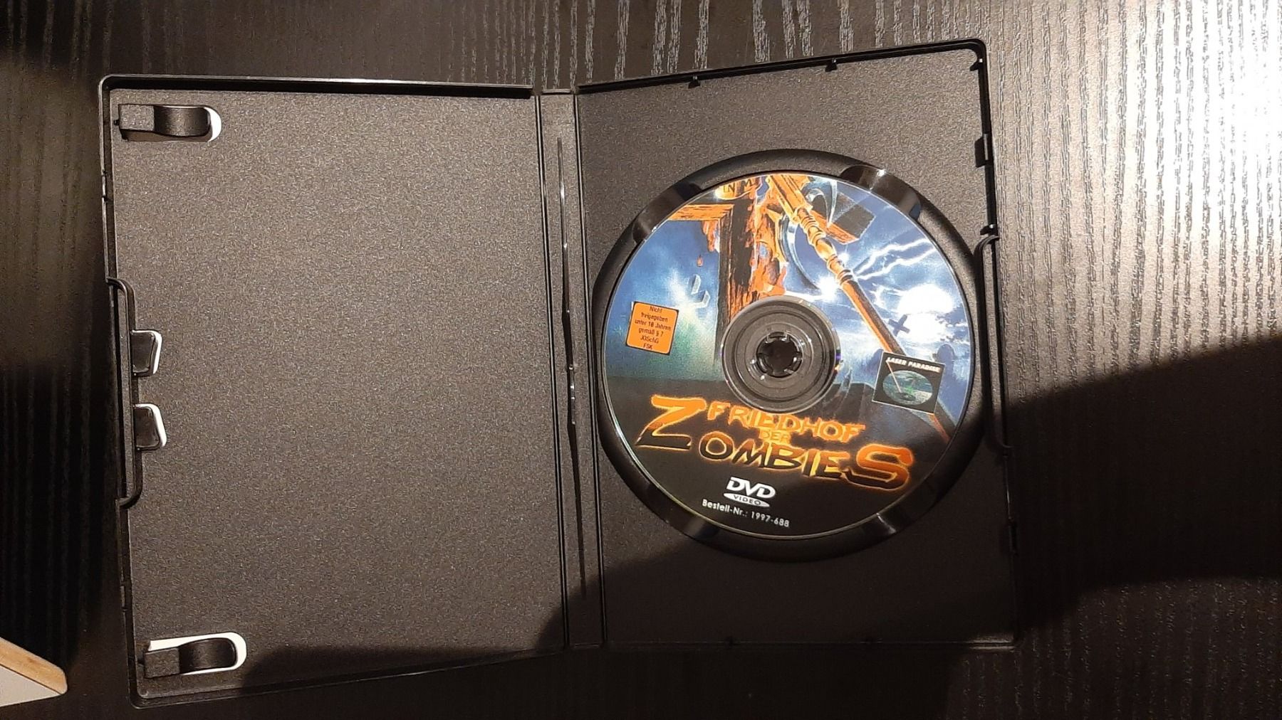 Tutti i DVDs: Friedhof der Zombies – Usato da Kriens venduto da adr_f6fh 1