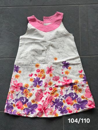 Sommerliches Mädchenkleid Gr. 104/110