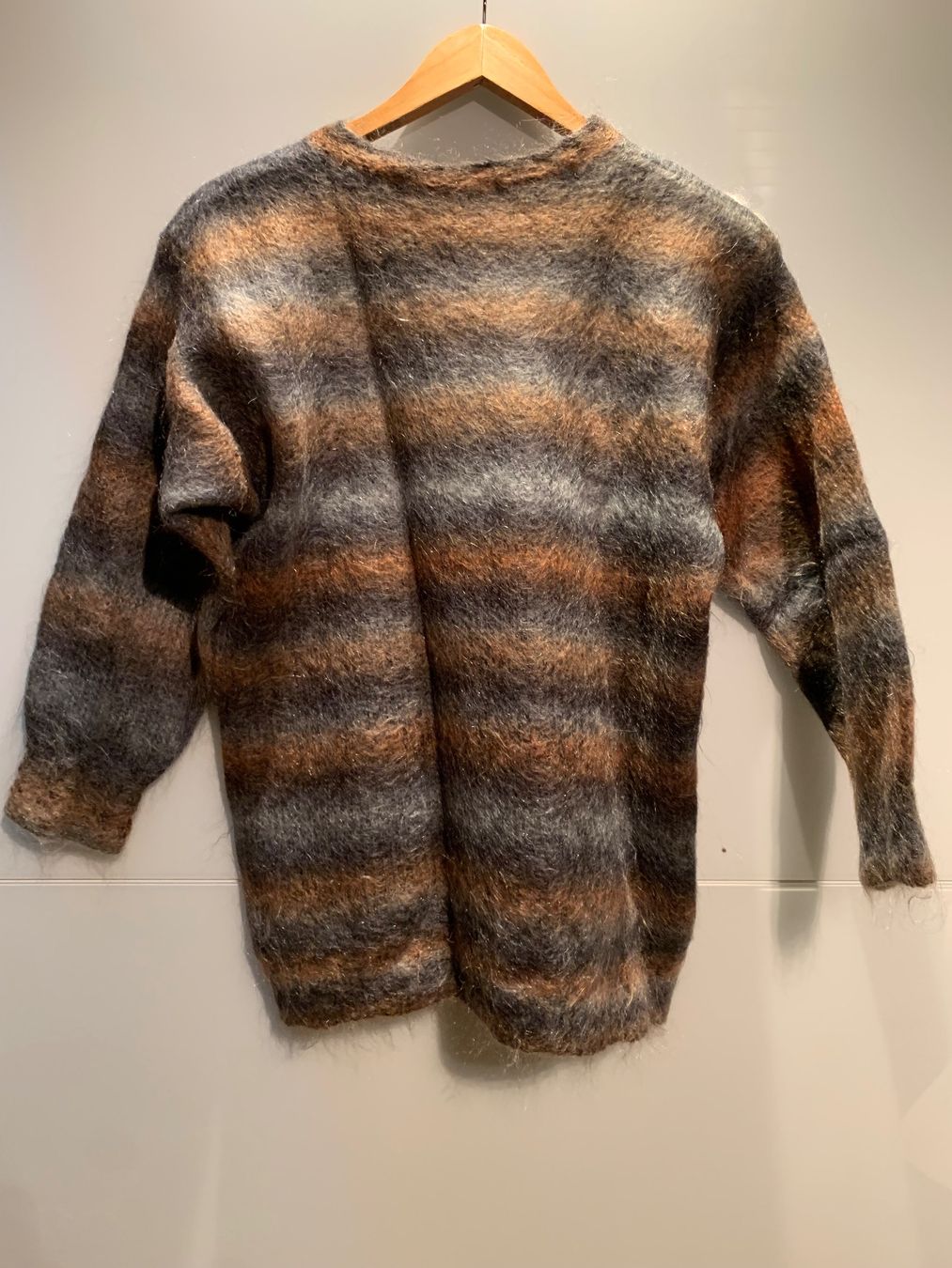 Pullover & Sweatshirts: Flauschiger gestreifter Pullover braun grau, Gr. M – Gebraucht aus Rosshäusern von MiJoDoOl 1