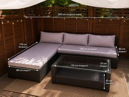 Lot: Salon de jardin en rotin avec coussins et table basse