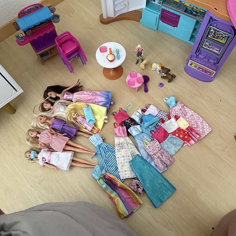 Maisons pour enfant: Barbiehaus mit Zubehör – D'occasion à Hochdorf par Franciscochico 4