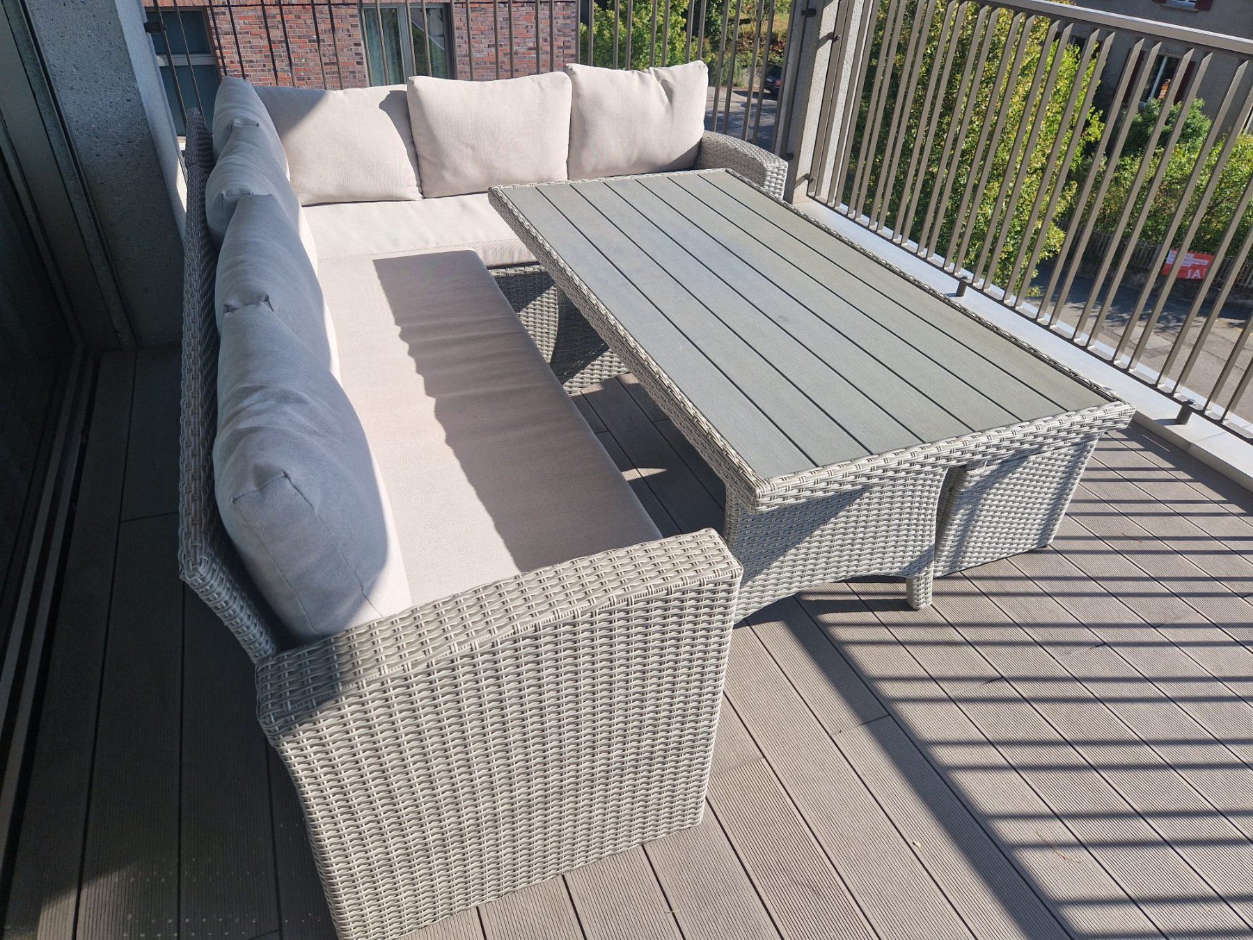 Set di tavolo e panche: Gartenmöbel-Set mit Ecklounge, Tisch & 2 Hockern – Usato da Bülach venduto da Tiago.m.ferreira 1