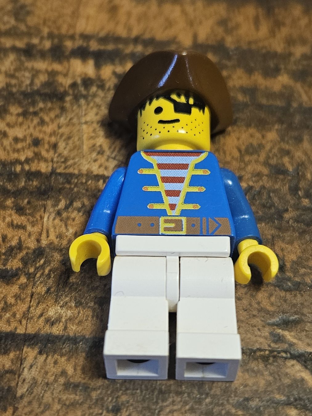 Lego Baukästen: lego figurine pirate pi009 Pirate Blue Jacket, – Gebraucht aus Confignon von Ecrofigs