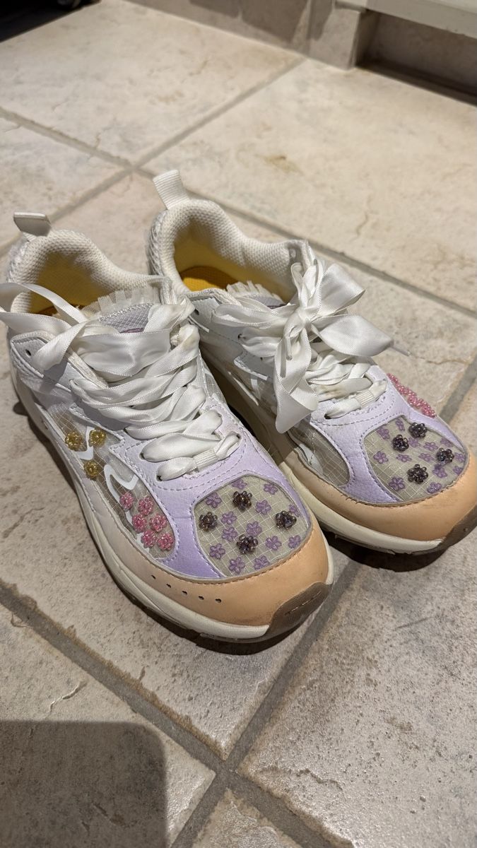 Zara Scarpe per ragazze: ZARA SNEAKER MIT BLUMEN- & PERLENDETAILS GR.36 – Usato da Thalwil venduto da olh_7cpg