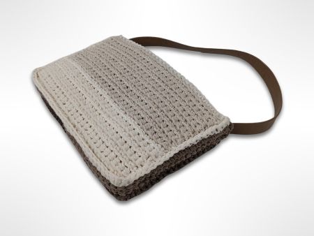 Gehäkelte beige-braune Handtasche