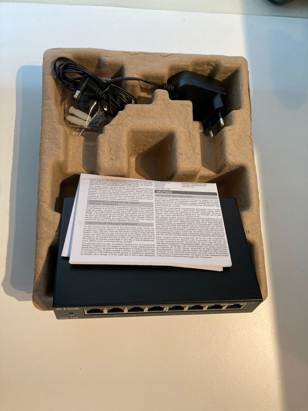 Hubs & Switches: D-LINK SWITCH DGS-108 – Gebraucht aus Hinterkappelen von deev 2