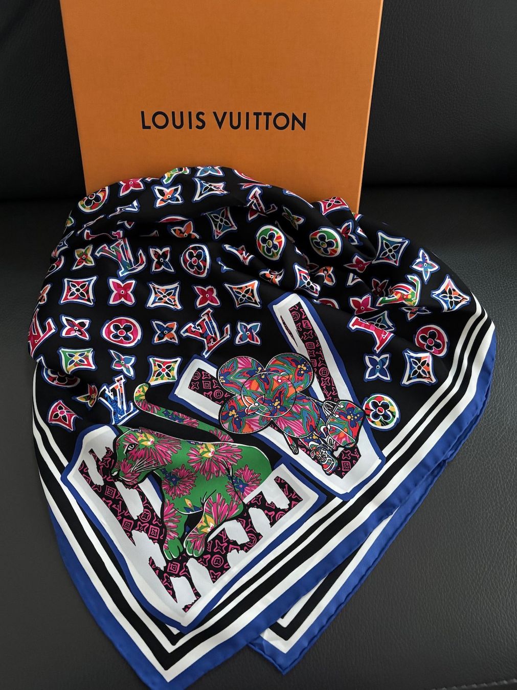 Louis Vuitton Foulard & Sciarpe: LOUIS VUITTON TUCH M76126 – Nuovo (secondo la descrizione) da Steinhausen venduto da Luxury_Limited 5