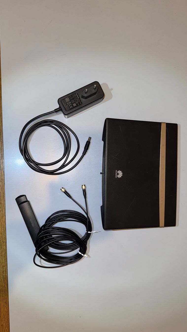 Huawei Modems & Router: Huawei B525 LTE Router mit Netzteil und Antenne – Gebraucht aus Schaffhausen von Dave-Tech