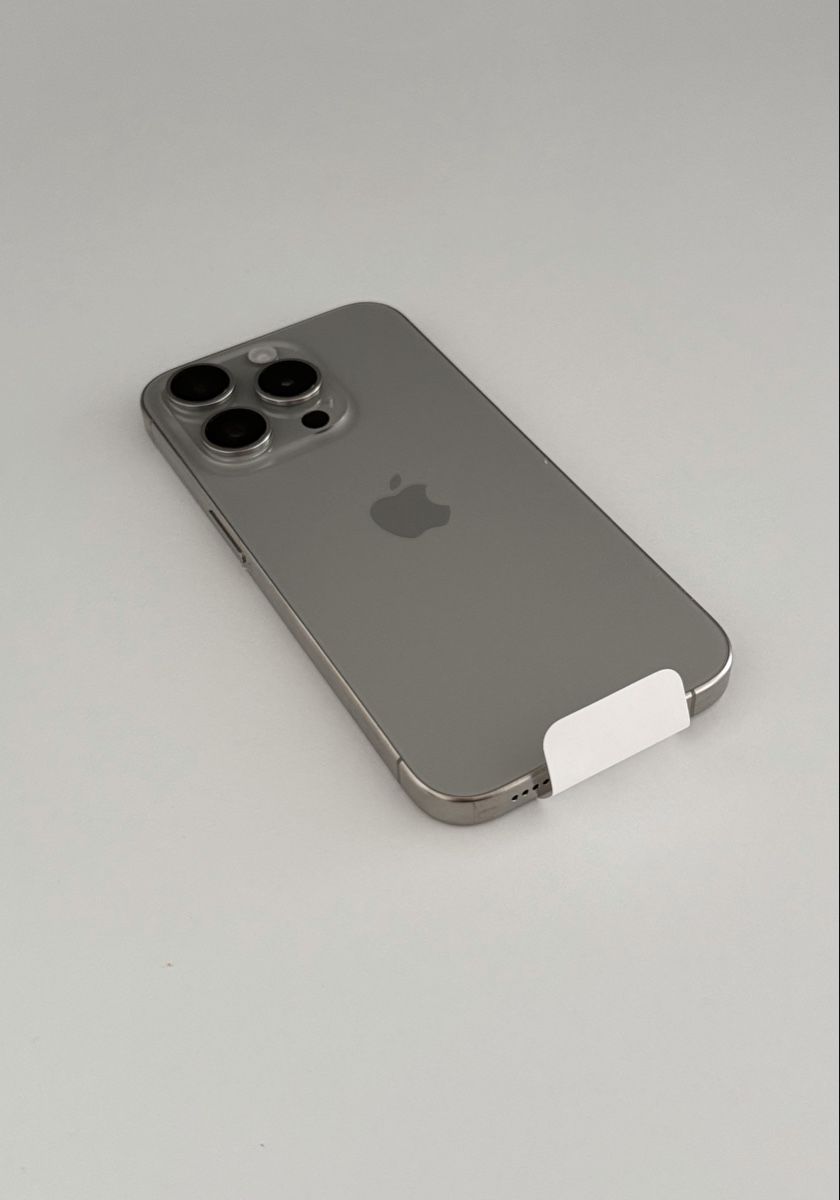 Apple Handys / Smartphones: iPhone 15 Pro (neu) – Neu und originalverpackt aus Messen von lola_97