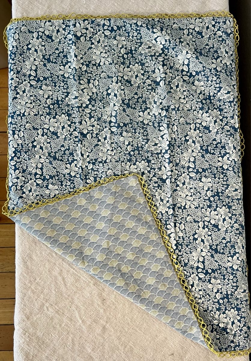 Tutte le decorazioni: Nappe en coton à fleurs bleues, galon vert anis – Usato da Genève venduto da DELIRBEADS 1