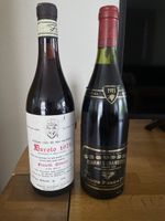 Zwei alte Wein Flaschen 