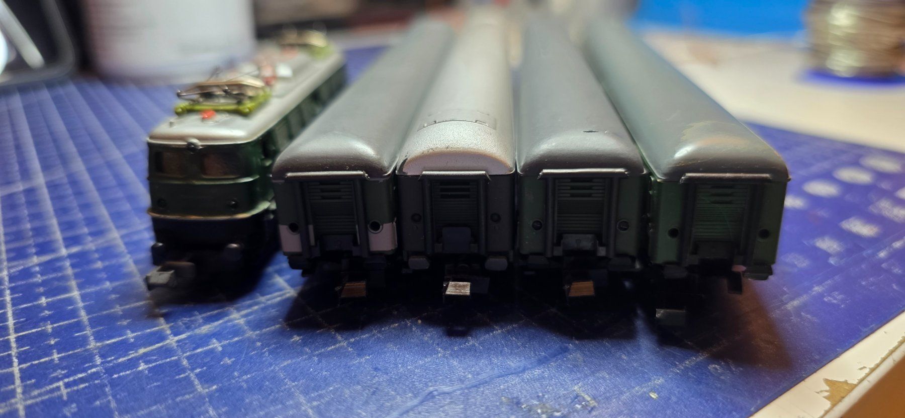 Arnold Trains électriques: Arnold DB E40 mit 4 personenwagen Analog – D'occasion à Hochfelden par Danizh0 4