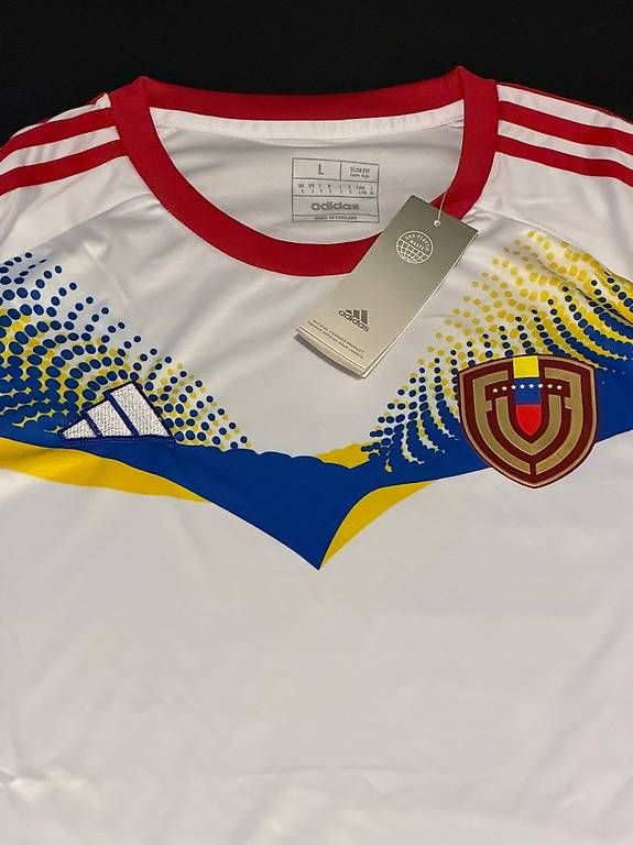 Leibchen & Hosen: Maillot Venezuela – Gebraucht aus Montreux von Dmelen01