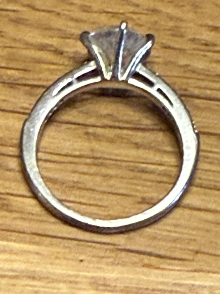 Anelli: Wunderschöner Fingerring mit grossem Stein – Usato da Goldach venduto da Messerguru 2