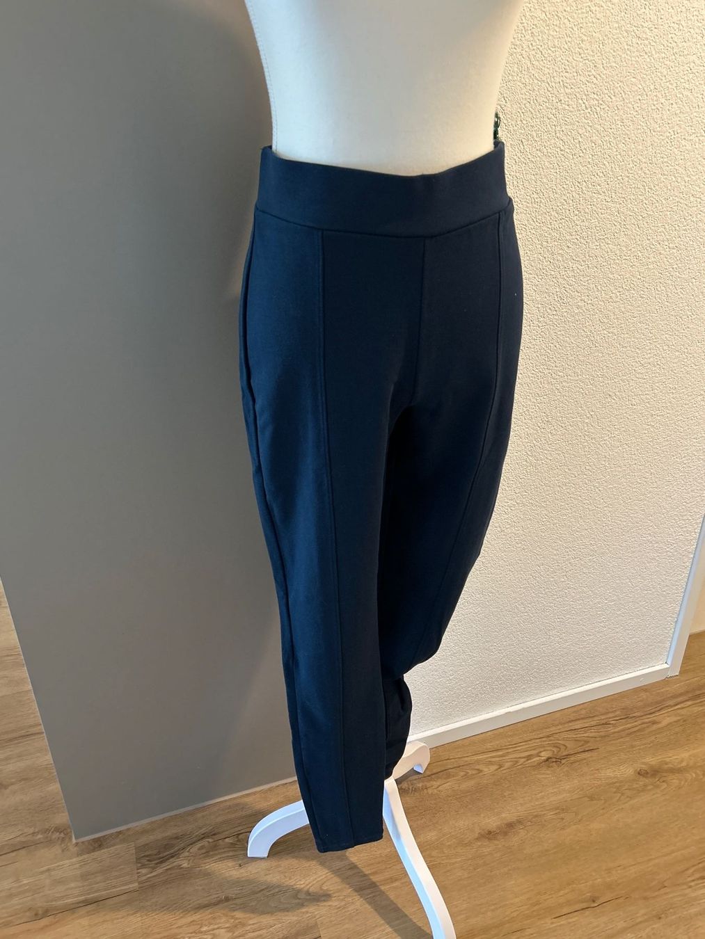 C&A Leggings: Damenhose dunkelblau von The Basics C&A Gr. M – Usato da Brunnen venduto da Nala2929 2