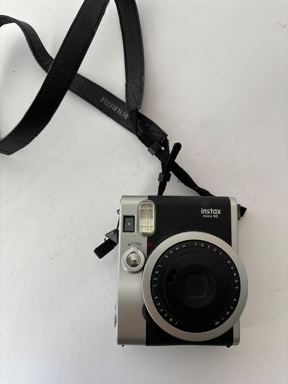 KALDA Schutztasche Für Instax Mini 90 – Weiches Kunstleder Mit Schultergurt, Abnehmbarer Deckel – In Braun, Schützt Deine Sofortbildkamera