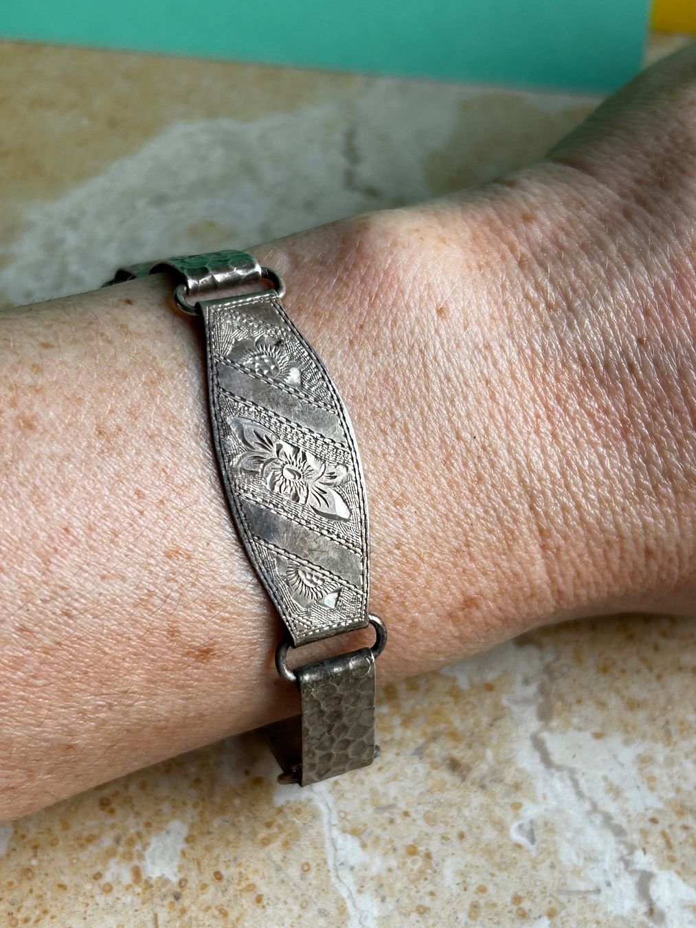 Bracciali & Braccialetti: Vintage Silberarmband, graviert, Hammerschlagmuster – Usato da Dittingen venduto da Bijoubelle 1