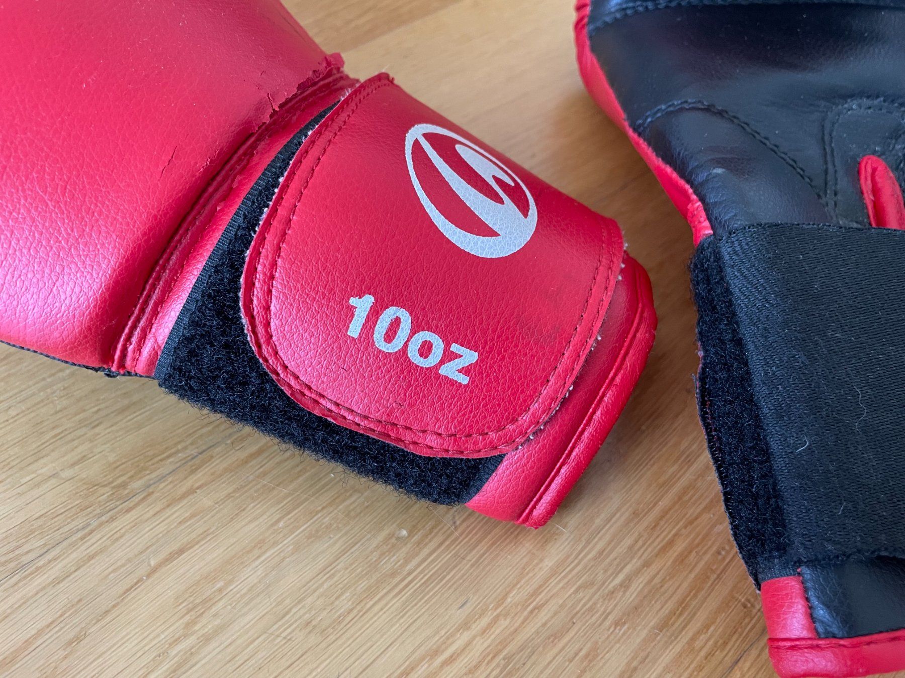 Guanti & manicotti: Gants de boxe Go Sport - Taille 10oz – Usato da Petit Lancy venduto da gil_hr6v 2