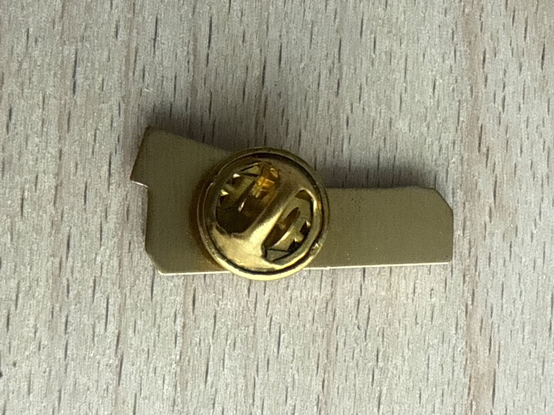Placchette & Badge: Pin Halter Caramel – Usato da Glattbrugg venduto da Schweigmatt 1
