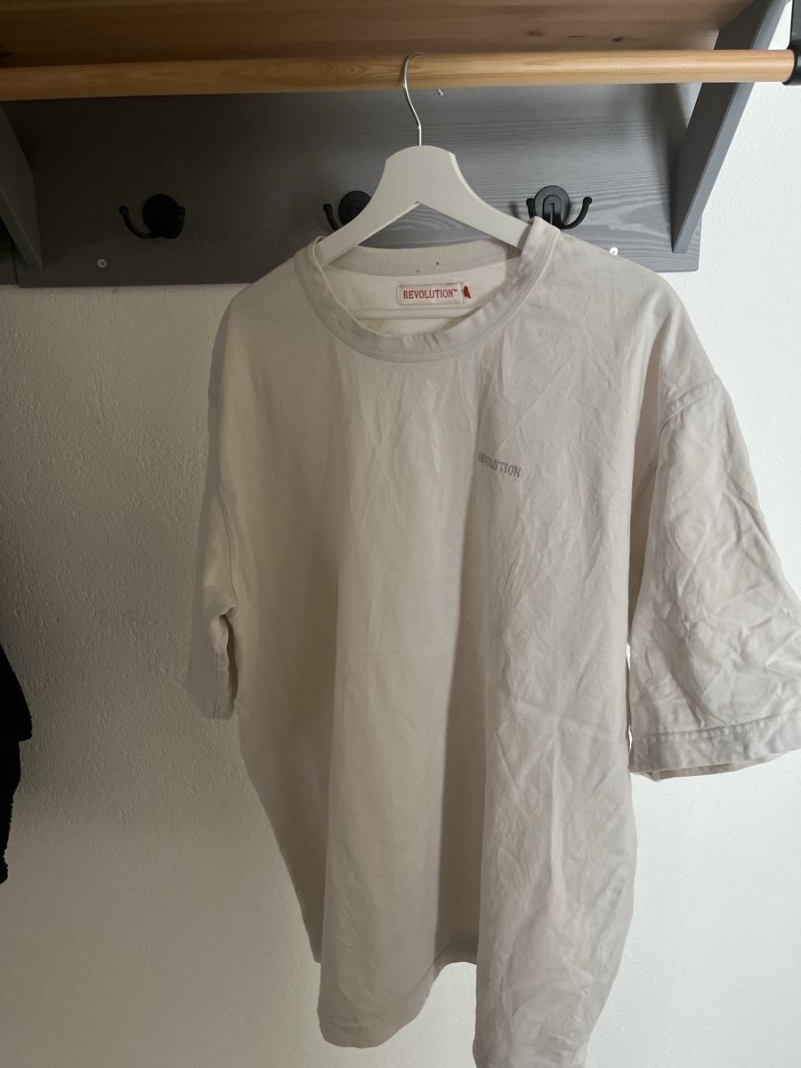 Revolution T-shirts: Revolution - Basic Shirt - XXL – D'occasion à Horw par ratta1996