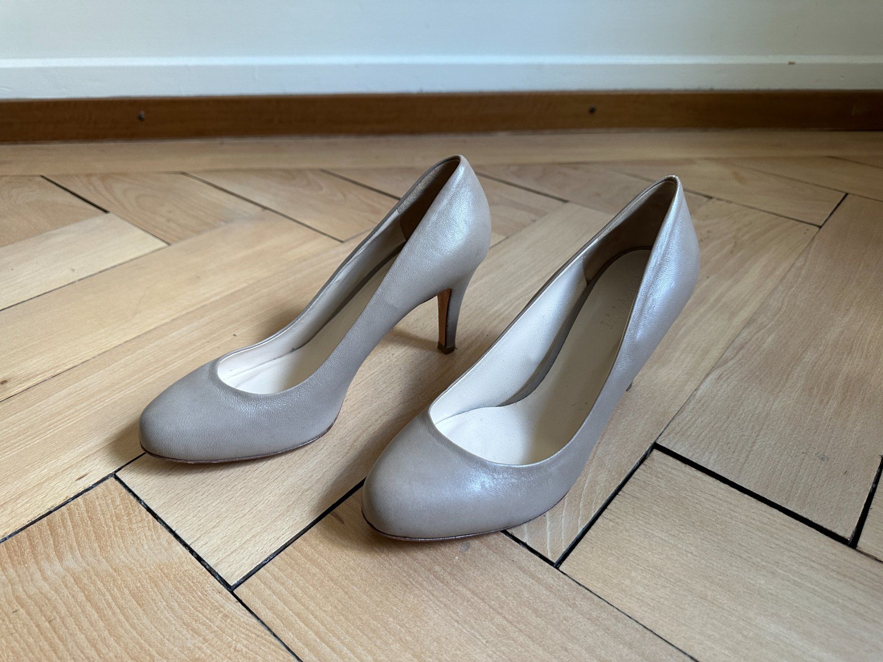 Navyboot Damenschuhe: NAVYBOOT - Leder Pumps schlammfarben 37.5 – Gebraucht aus Zürich von Diazaio
