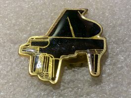 Ansteckpin 105: Piano Klavier