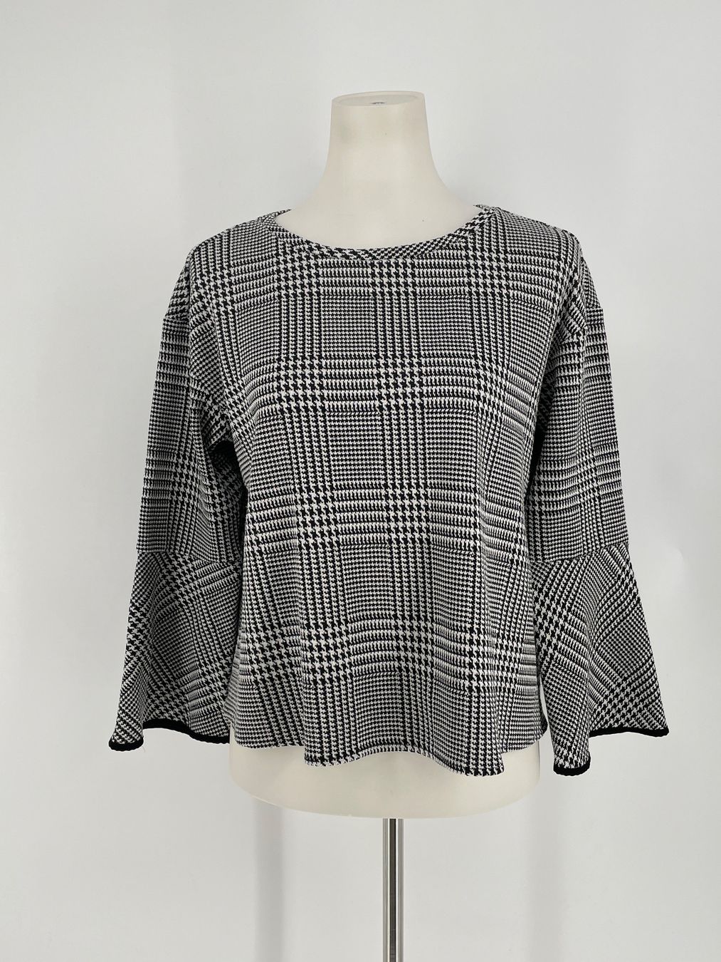Pullover & Sweatshirts: Pullover mit Glockenärmel Gr. L OVS – Gebraucht aus Auenstein von moin.