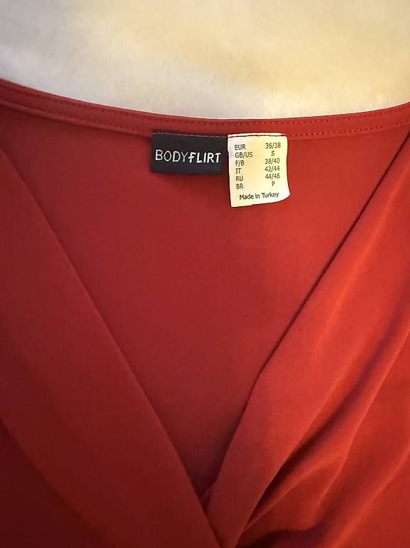 Vestiti: Kleid Rot Bodyflirt 36/38 – Usato da Füllinsdorf venduto da Rivai 1
