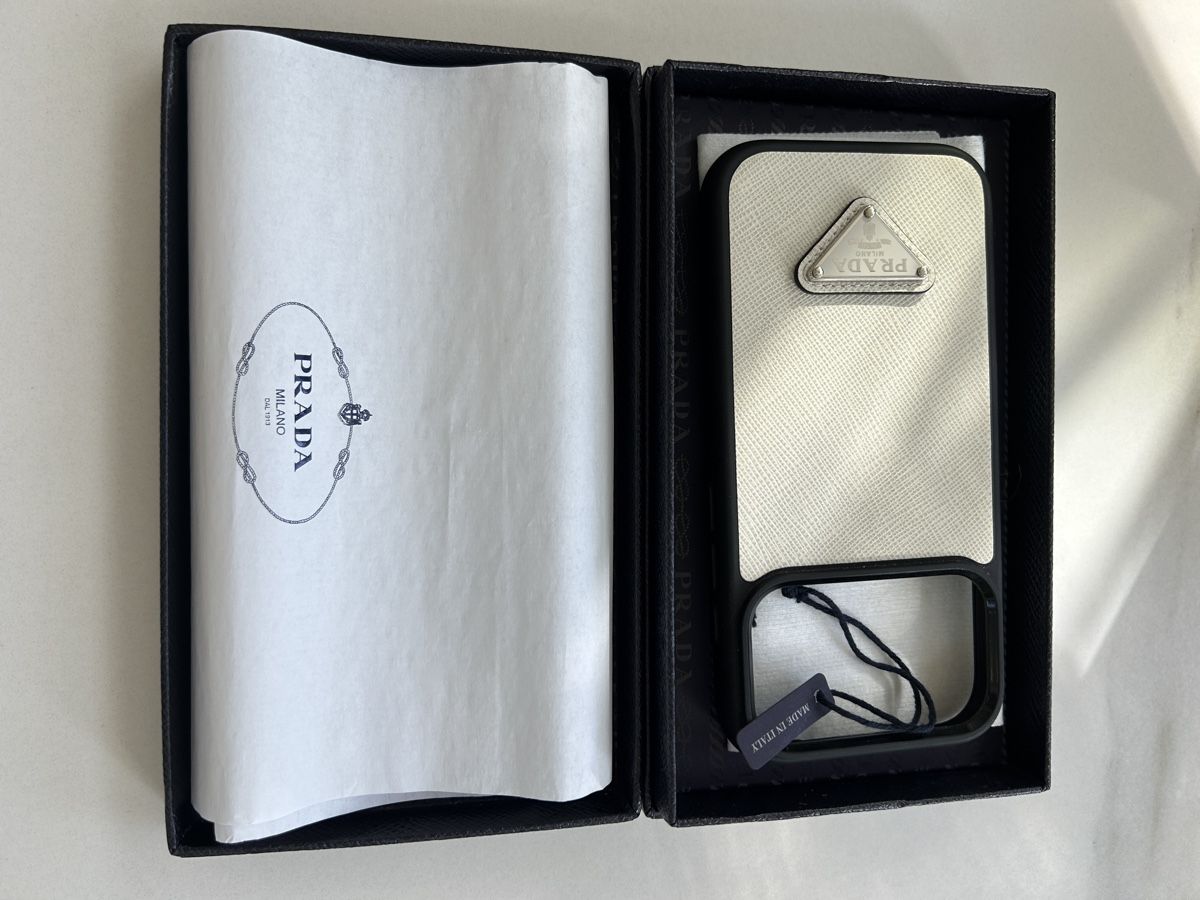Apple Portables: Prada iPhone 17Pro Case – Neuf (Voir description) à Pfeffingen par Eva_GoVintage 2