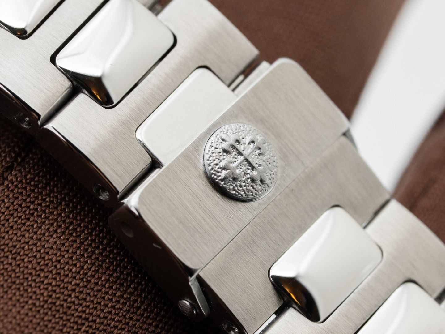 Patek Philippe Uhren: Patek Philippe Nautilus  3800/1A Full set – Gebraucht aus Genève von Swisstreasures-SA 7