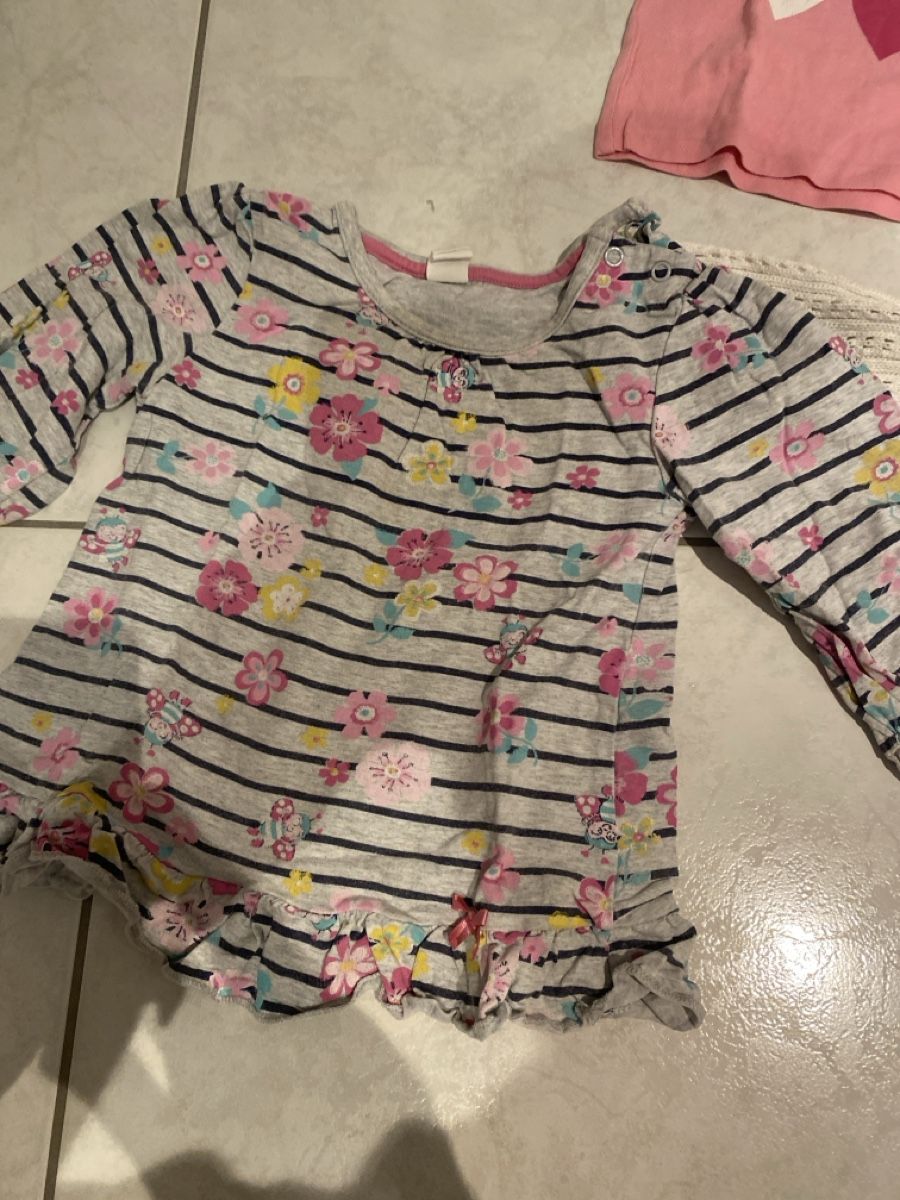 Lotti & Set di vestiti: 3 süsse Mädchen Shirts Gr. 86 – Usato da Haag (Rheintal) venduto da 2026Top 1