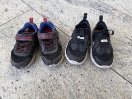Kinderturnschuhe 25