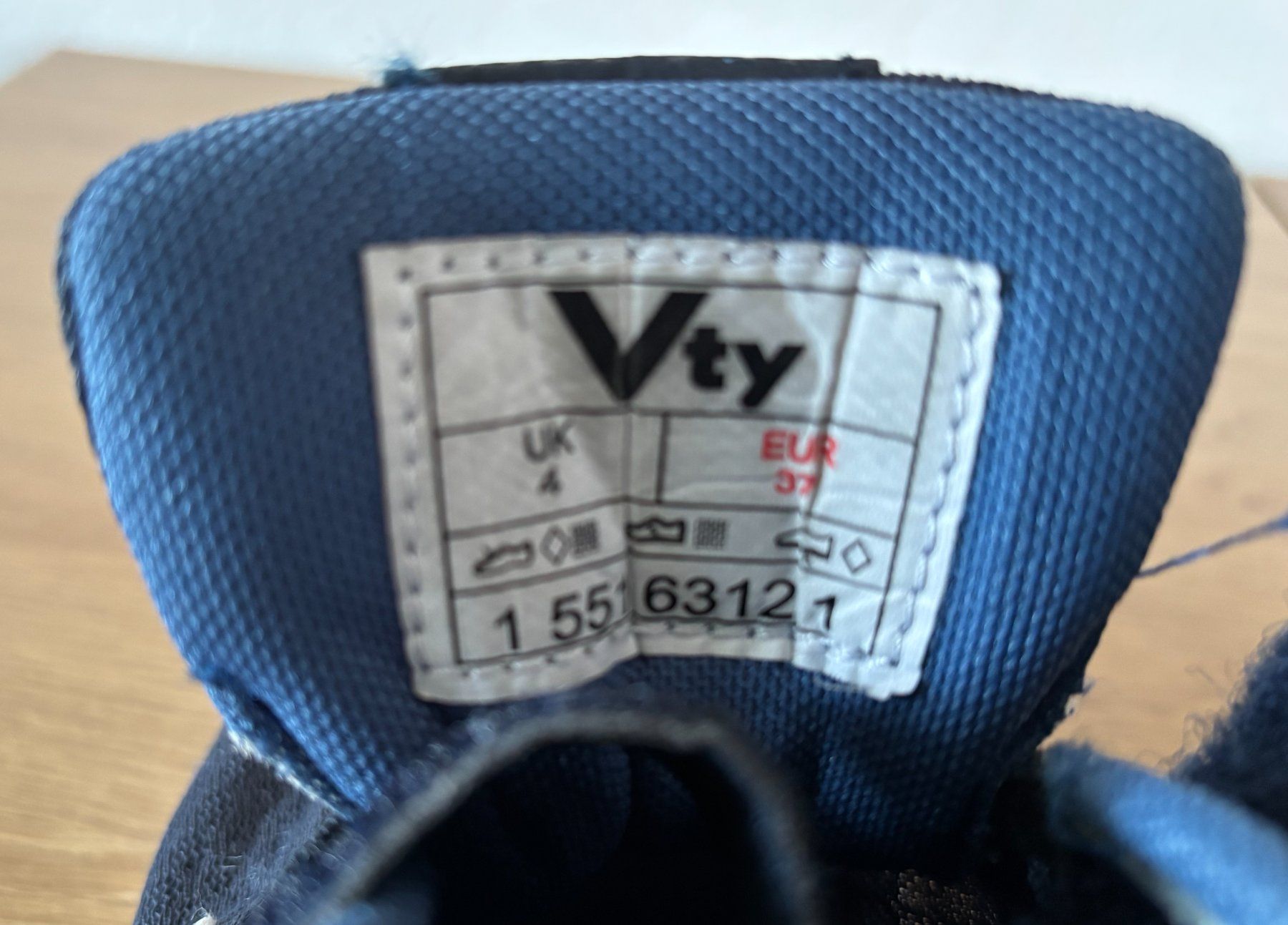 Schuhe für Jungen: Turnschuhe Grösse 37 – Gebraucht aus Zürich von IlkaK 3