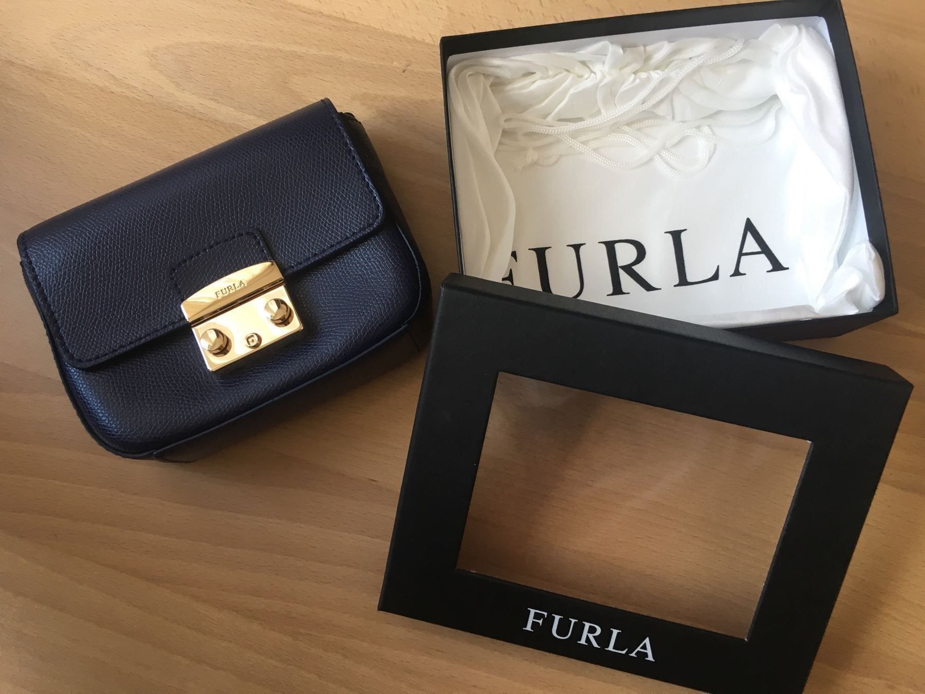 Furla Taschen für Damen: Fabrikneue Furla Mini Crossover-Handtasche "Metropolis AIR" – Neu und originalverpackt aus Zürich von TRIKOTKAISER 2