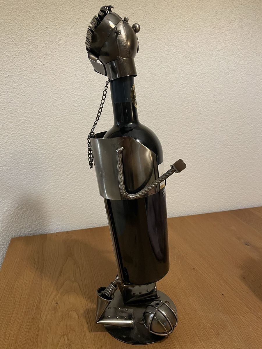 Weingestelle & -ständer: Flaschenhalter „Fussballer“ – Gebraucht aus Herisau von Daisy8613 1