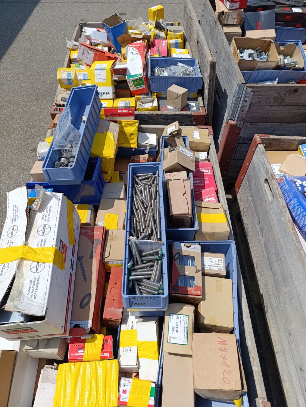 Hilti Tutti gli attrezzi: Schrauben Restposten – Usato da Wangen bei Olten venduto da vch_m5z7 5