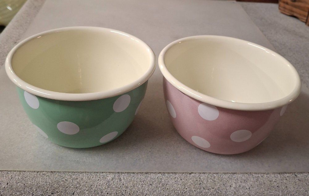 Set di piatti: 2er Set Müesli- / Salat-Schalen, Emaille, neu – Nuovo (secondo la descrizione) da Weggis venduto da Mylemontree 1