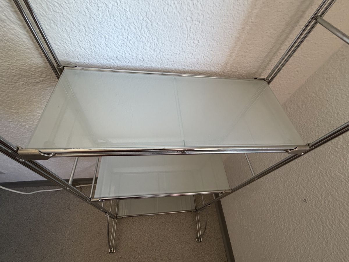 Scaffali: Metallgestell mit Glasregalen – Usato da Frauenfeld venduto da val_7rm5 1