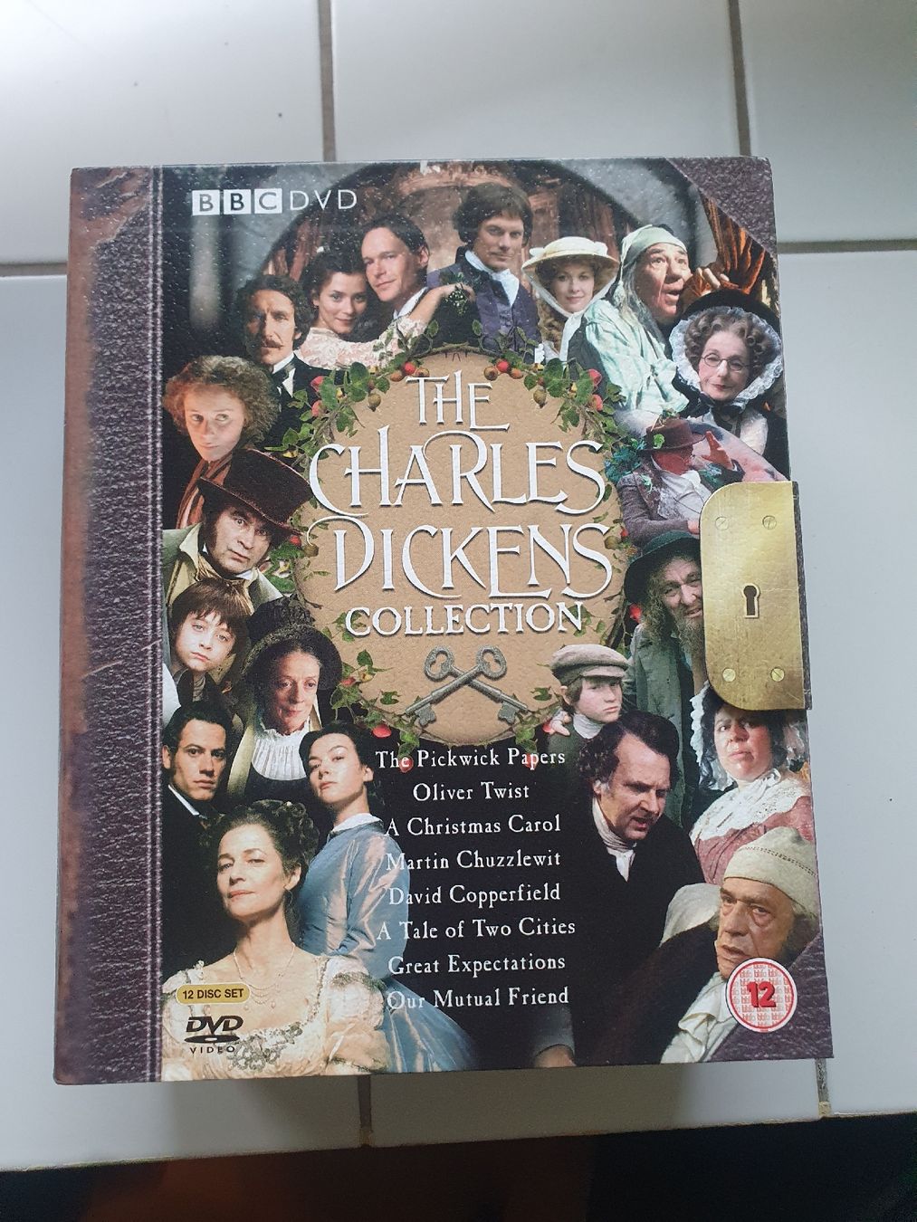 Tutti i DVDs: The Charles Dickens Collection BBC DVD Box Set 12 Discs – Usato da Etoy venduto da Samuel-DVD-profi
