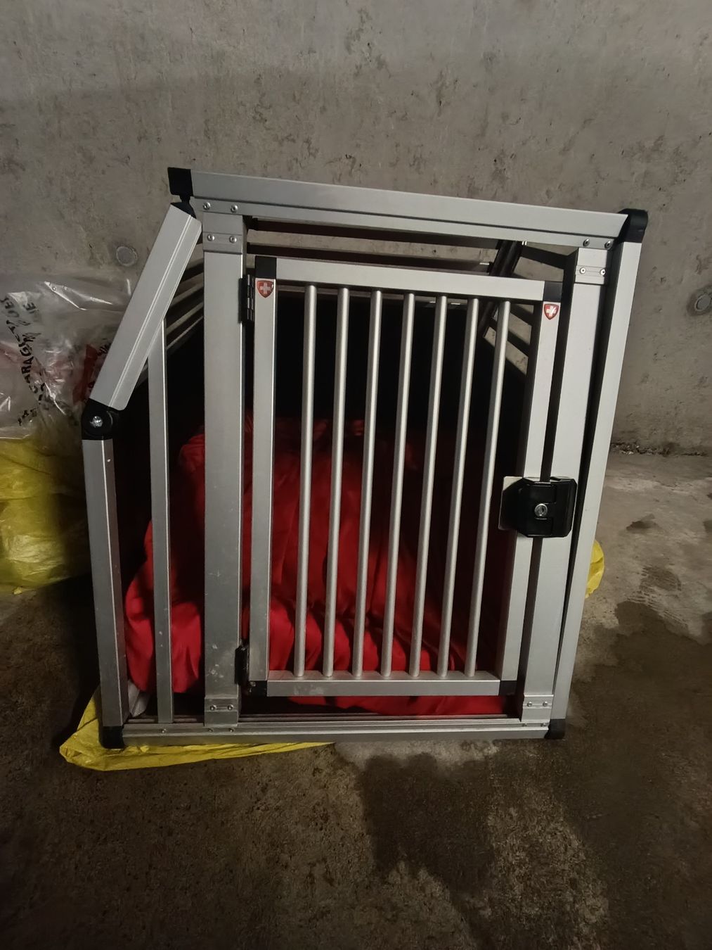 Käfige, Transport & Sicherheit: Hundebox, Transportbox – Gebraucht aus Märstetten von cor_75sm
