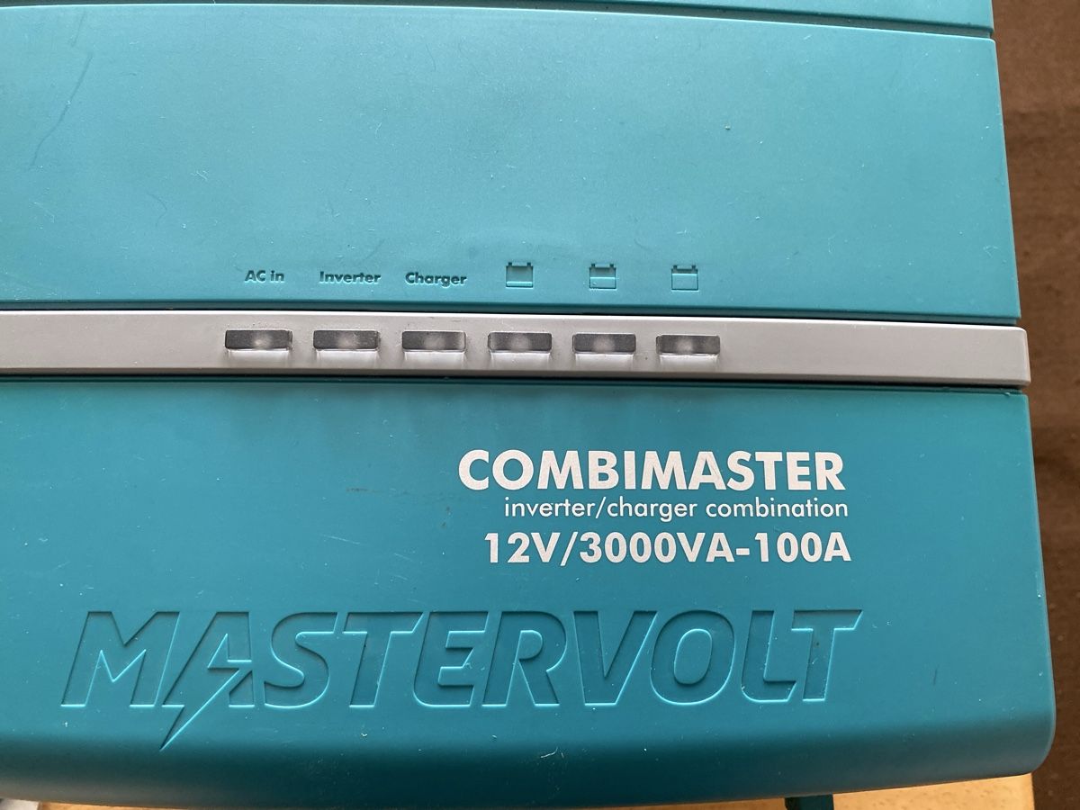 Inverter: Mastervolt CombiMaster 12/3000VA-100A Ladegeraet, Neuwertig – Usato da Mülligen venduto da Flockenstiel 1