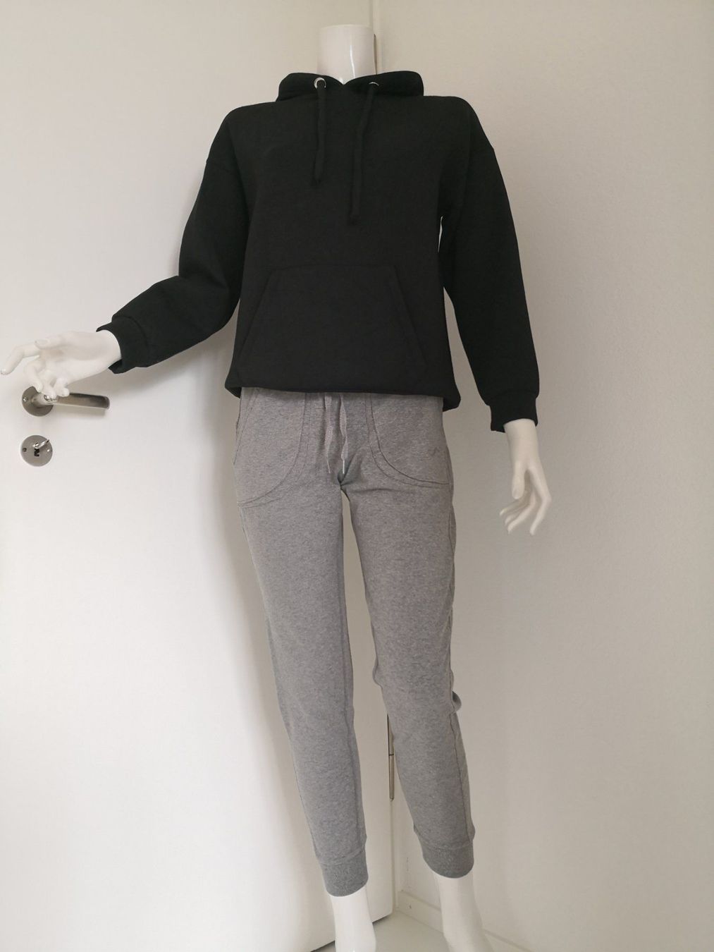 Mango Pantaloni: 🤩MANGO JOGGING-HOSE HELLGRAU NEUWERTIG & ARMANI P. – Nuovo (secondo la descrizione) da Olten venduto da Naja-Twins-Twins 4