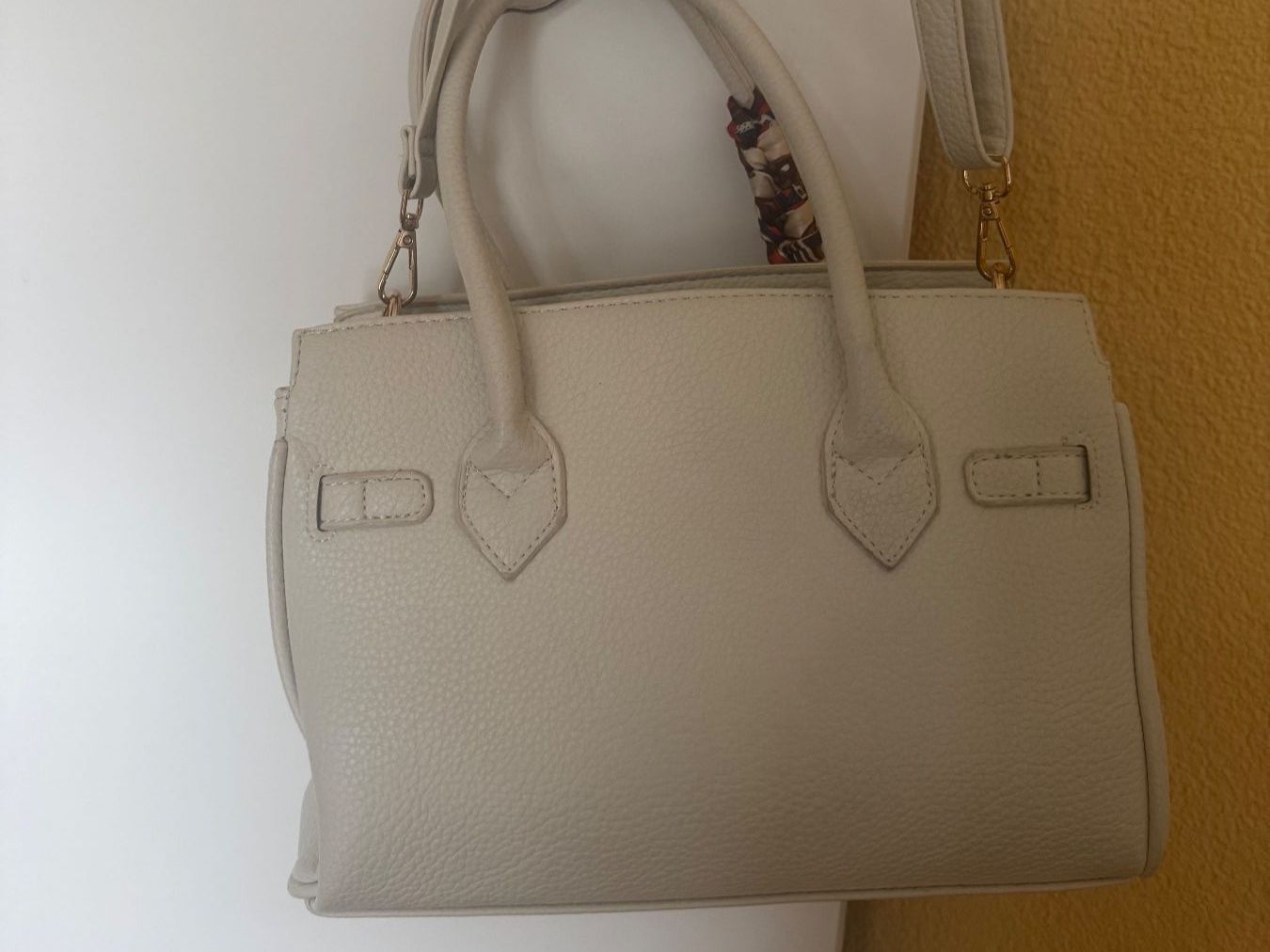Sacs femmes: Handtasche Valentini weiss Damen – D'occasion à interlaken par zora38 1