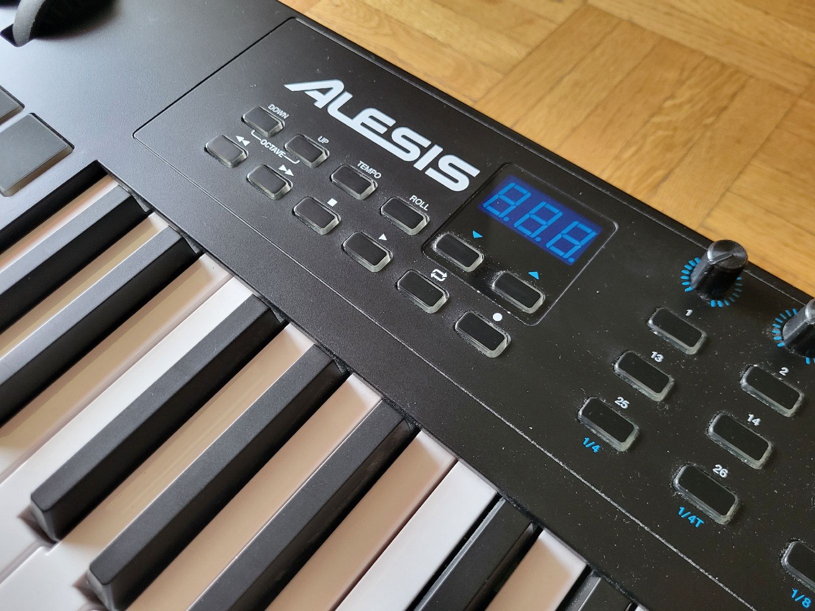 Alesis Strumenti musicali: Alesis V49 MIDI Keyboard – Usato da Bülach venduto da svjato 2